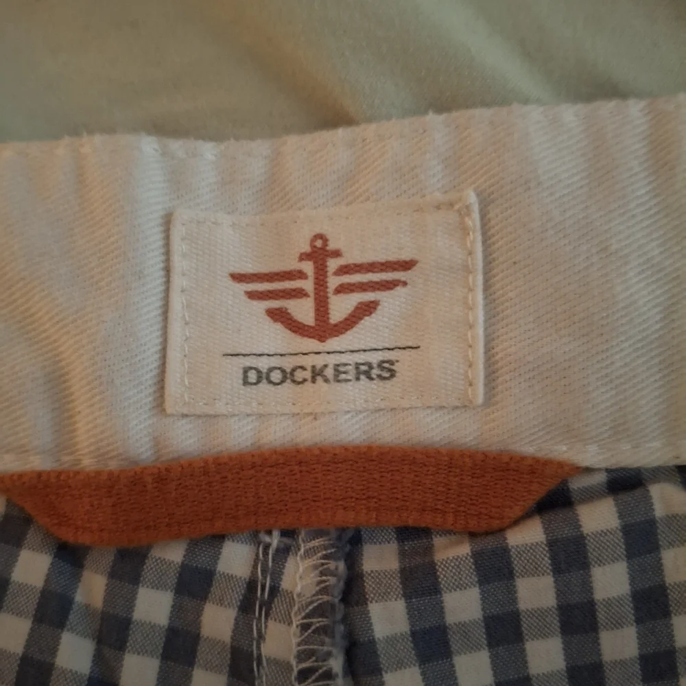 Dockers navy white